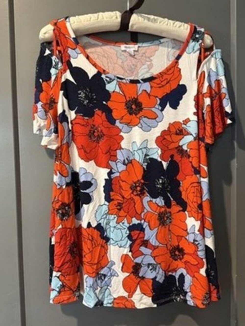 Westport Knit Top Medium Red Orange Floral Cold Shoulder Stretch Short Sleeve
